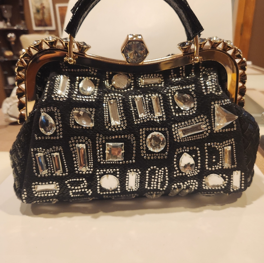 Tucci. Women's bag in black. Made of genuine patent leather. Accessories - Picture 3 of 12